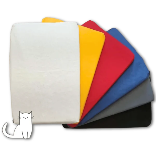 Conjunto de almofadas coloridas para gatos da marca O Fazedor.