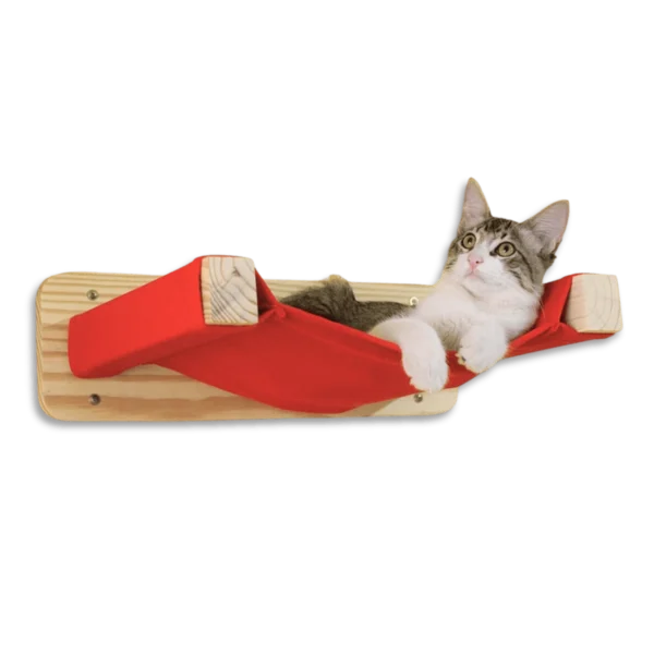 Rede para gatos em madeira com tecido vermelho, ideal para descanso.