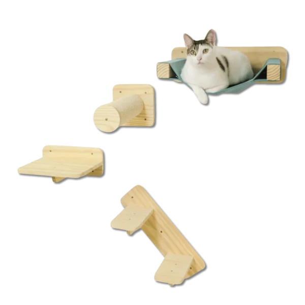 Conjunto de móveis para gatos em madeira natural, composto por prateleiras, arranhador e rede.